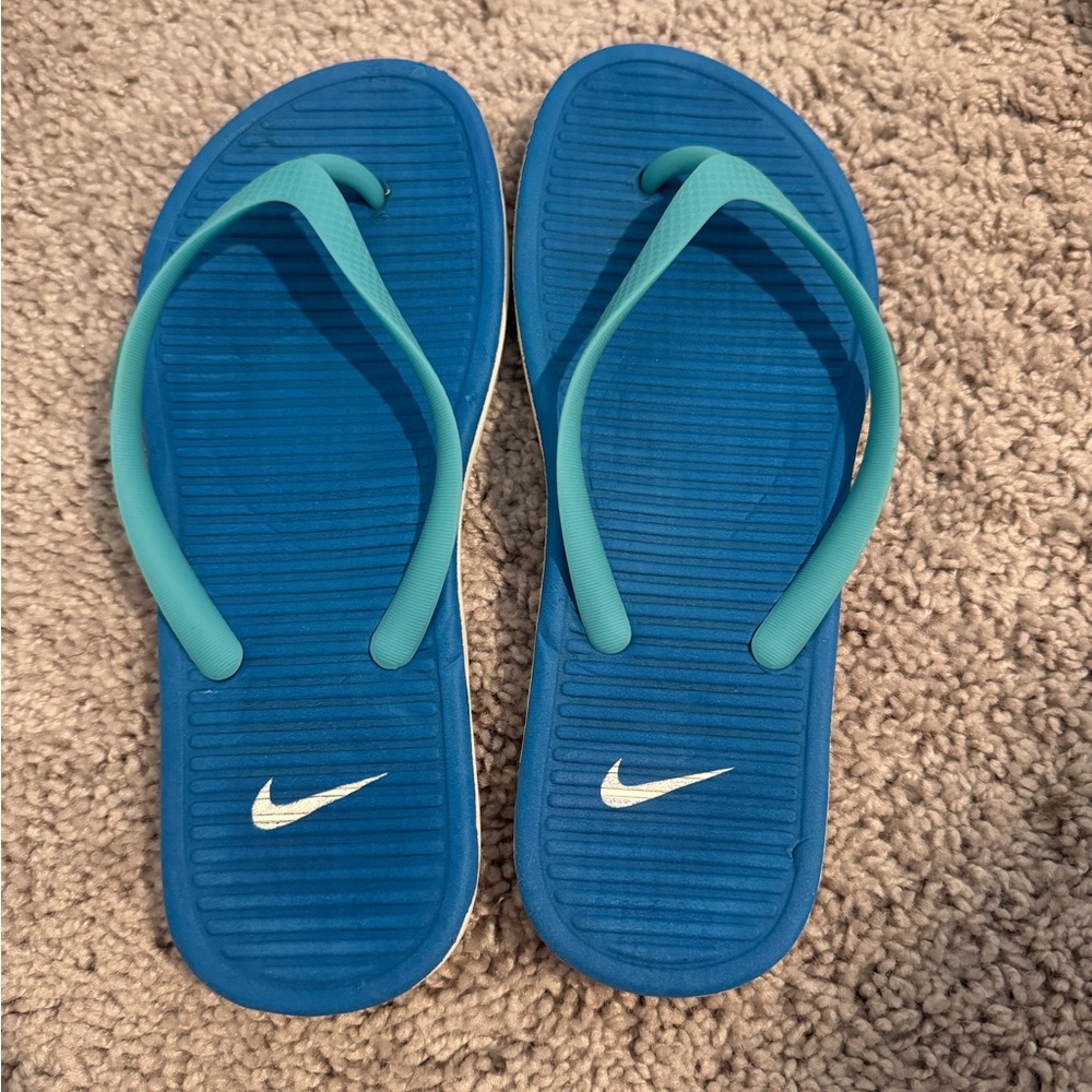 Nike flip flops